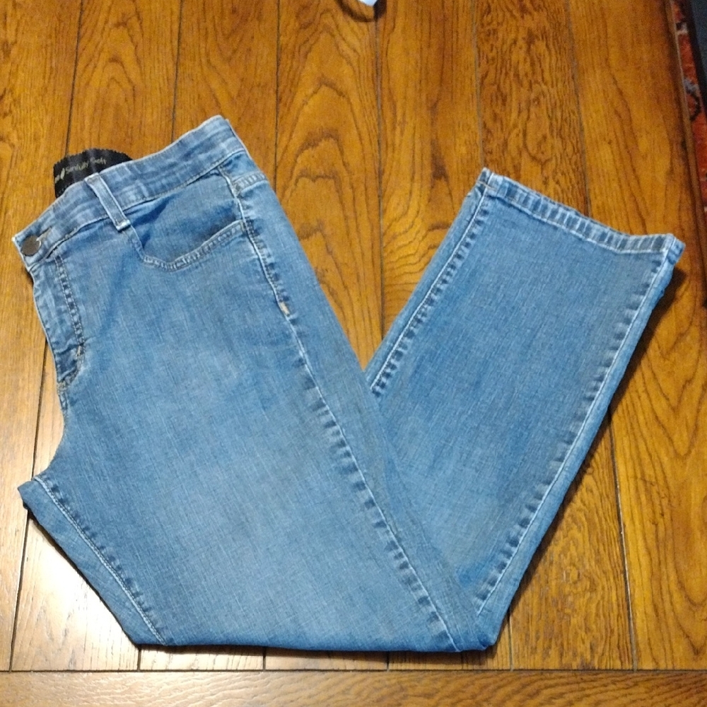 Lee Light Blue Women's Straight Leg Jeans very soft, Very Cute